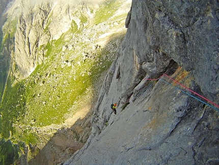 Pesce - Marmolada - Rolando Larcher climbing Attraverso il Pesce (Marmolada, Dolomites)