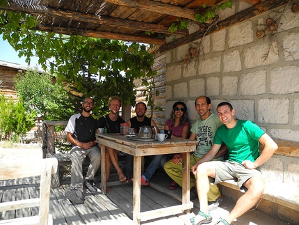 Ala Daglar, Turkey - Lower Guvercinlik (Tranga Tower): relaxing with Recep and Zeynep at Camping Ala Daglar