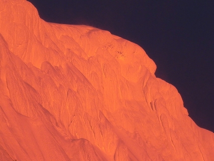Monte Sarmiento - Il fungo di ghiaccio si accende di rosso all'alba