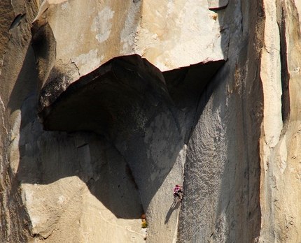 The Nose, Yosemite - New Zealand climber Mayan Smith-Gobat below the Great Roof while breaking the new women's Speed record on The Nose, Yosemite on 29/09/2013 together with Libby Sauter in 5:39.