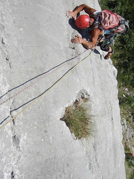 Le Lisce d'Arpe, Monte Alpi - 6° tiro, Rocco Caldarola sul passo di VI+