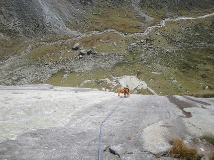 Coster di Cima Poia, Val Adamé - Mille Splendidi Soli (7a, 270m, Sibilla Bariani, Gianni Tomasoni 08/2013).