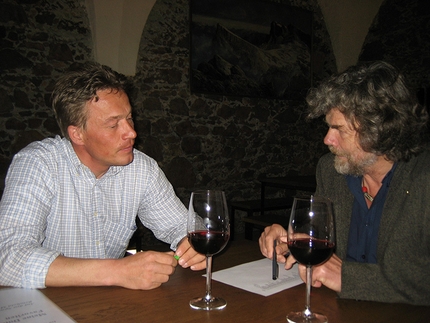 Le Dolomiti di Reinhold Messner - Reinhold Messner e Ivo Rabanser tra vino e storia dell'alpinismo