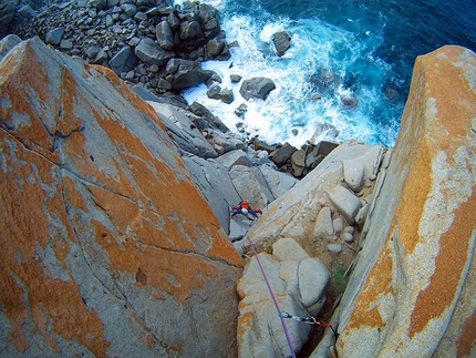 Climbing in Sardinia: news 6 - The splendid final corner of Cuorediluna, Capo Pecora.