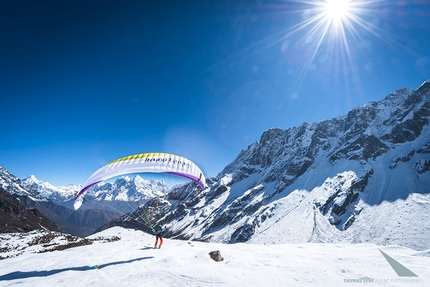 Likhu Chuli I - Ines Papert taking off with her paraglider in Nepal