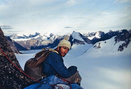 Terra di Baffin, 1972 - Aiguille du Couchant: Piero Ambrosetti riposa sulla vetta
