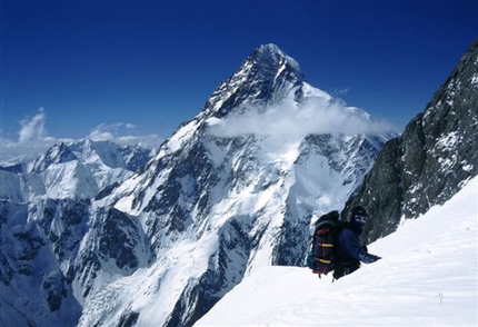K2: Marco Confortola still descending from Camp 3