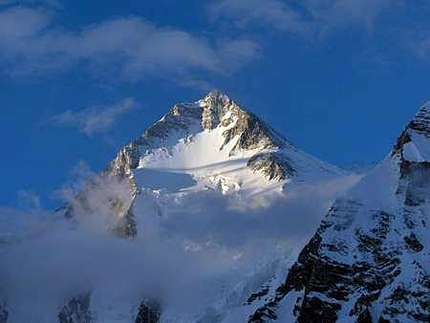 Babanov and Afanasiev climb new route on Gasherbrum I