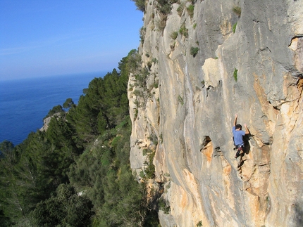 Mallorca climbing access problems