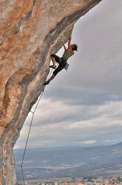 Climbing in Sardinia: news 7 - Fiorella Serra at Conca Manna (Isili).