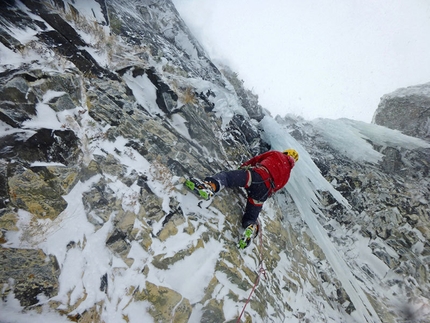 B&B – Azione indecente. Dry tooling at Cogne - Giancarlo Bazzocchi climbing L'analfabeta in Scottish conditions...