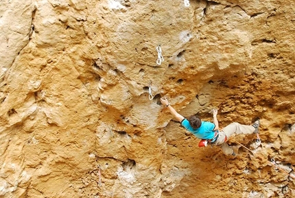 Stefano Ghisolfi sends 9a at Grotta dell'Arenauta, Italy
