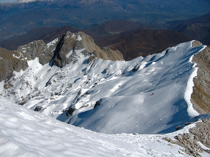 Alpi Apuane - Scialpinismo nelle Alpi Apuane: la Carcaraia vista dalla vetta della Tambura