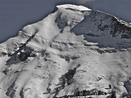 Alpi Apuane - Scialpinismo nelle Alpi Apuane: tracce di discesa sul versante Nord-Ovest del Sagro
