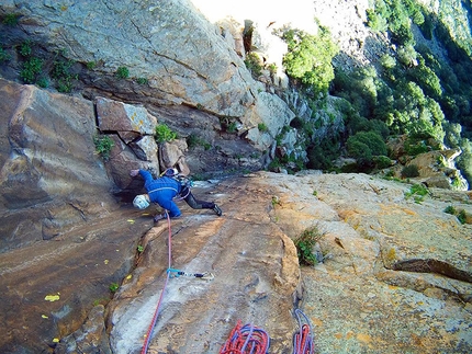 Climbing in Sardinia - Fabio Erriu on pitch 3 of Dream Catcher