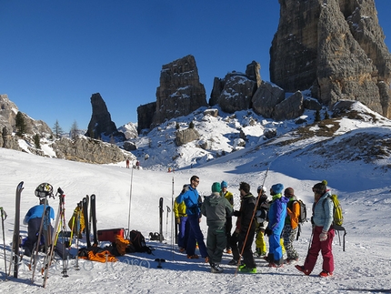Freeride - Snow safety education is often a splendid moment for many people to get together, such as this training course organised by Progetto Icaro, designed to educate young freeriders.