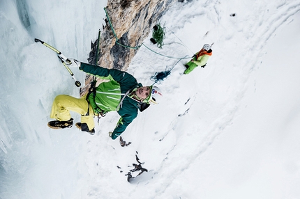 Zweite Geige, Vallunga, Dolomite - Benedikt Purner climbing the icefall Crollo dell'Est in Vallunga, Dolomiti.