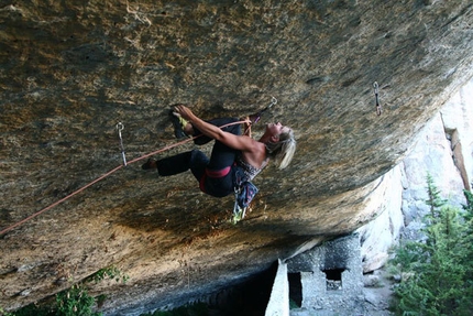 Aleksandra Taistra climbing in France and Spain