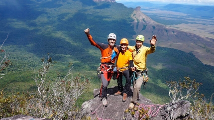 Akopan Tepui, Venezuela - Escalador Selvatico: Rolando Larcher, Maurizio Oviglia and Luca Giupponi on the summit
