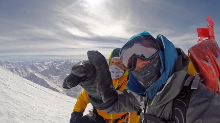 Nanga Parbat d'inverno - David Göttler e Simone Moro studiano la situazione sopra C3, a circa 6800 metri.