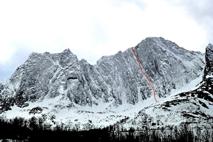 Ines Papert - The line of Crazy Maze (8+/IX WI4+ 600m) established by Ines Papert and Thomas Senf up Breitinden in Norway.