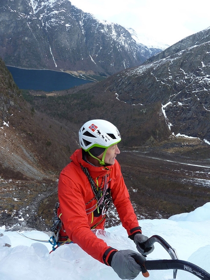 Norvegia 2014 - Mauro Cappelli all'uscita di L9, ultimo tiro di Yste Mardola (Eikesdal - Eresfjord)