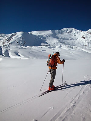 Cevedale: spring ski mountaineering - Crossing the glacier at the foot of S. Matteo.
