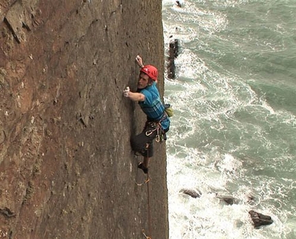 James Pearson - James Pearson on the first ascent of The Walk of Life, E12 7a at Dyer's Lookout, North Devon, England.