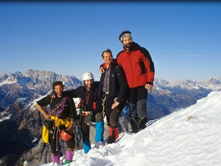 Ilio De Biasio - In cima dopo la invernale del 2007 dello Spigolo nord dell' Agner (via Gilberti Soravito), Civetta, Dolomiti: Toni Zuech, Ilio De Biasio, Lucio Faccin e Stefano Conedera.