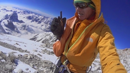 Kangchenjunga, Denis Urubko - The team doesn't answer from 8300m