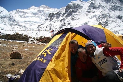 Kangchenjunga, Denis Urubko - Everyone back safe and sound at Base Camp