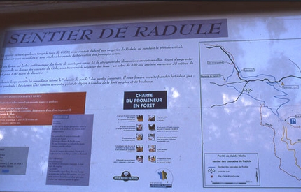 Corsica trekking - Radule waterfall - The wooden map at the start of the walk.