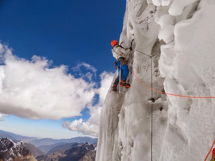 Siula Chico: Looking for the Void, new French route in Peru