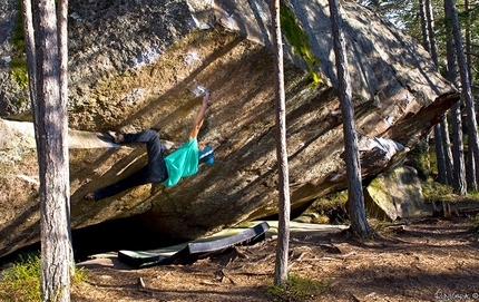 Åland: Niccolò Ceria discovers the boulders in Finland