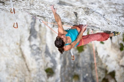 Nina Caprez climbs her first 8c+ at Pic Saint Loup in France