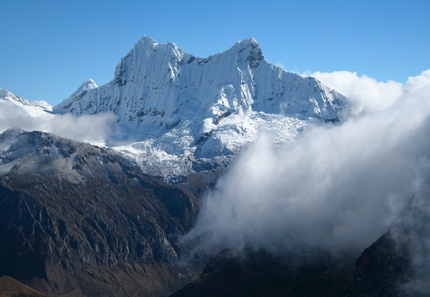 Huascaran National Park, rules implemented to trek and climb in the Cordillera Blanca, Peru