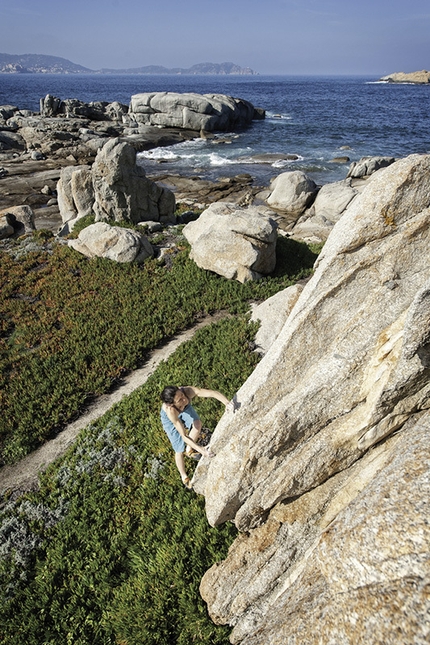 Bouldering in Corsica - Laurence Guyon warms-up on the easy boulders of Punta Spanu