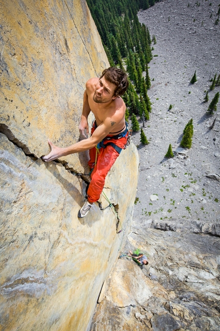 Sonnie Trotter discovers 1975, a new free climb in the Canadian Rockies