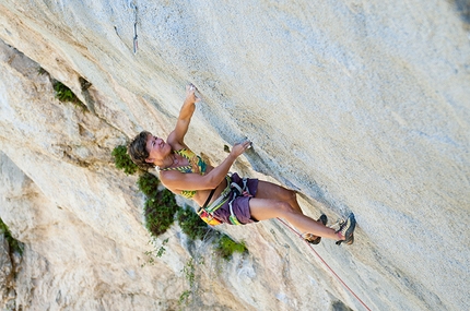 Arco Rock Legends 2014 - Muriel Sarkany redpointing Punt-X 9a, Gorges du Loup, France