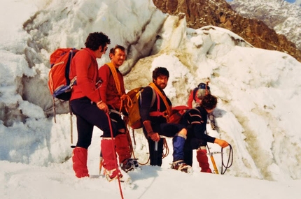Grand Capucin - Mont Blanc - Lecco route - The Ragni di Lecco alpinists on the glacier