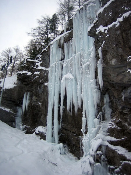 Condizioni cascate di ghiaccio in Piemonte, Valle d'Aosta, Francia