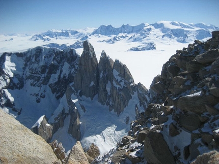 Supercanaleta del Fitz Roy (Patagonia) - Il Cerro Torre visto dalla Supercanaleta del Fitz Roy