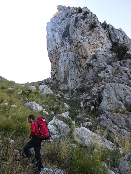 Pizzo Lungo, Monti di Calamigna, Sicilia - David Gallo durante la marcia d'avvicinamento verso il Pizzo Lungo, (Monti di Calamigna) Sicilia
