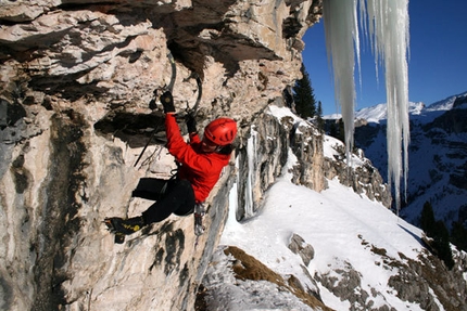 Val Lunga, Dolomites - Martin Riegler climbing 'La sor blanche', Val Lunga (Val Gardena), Dolomites