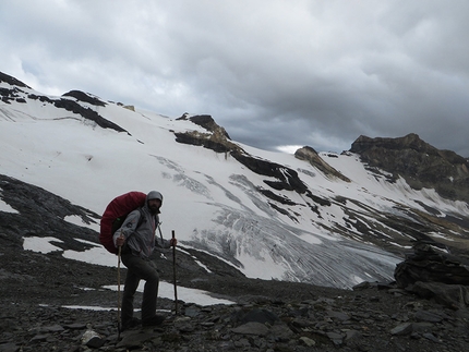 Across the Alps - Ivan Peri - Temporale con grandinata salendo dalla Val di Rhemes al Col Basey con il Glacier de Fond sullo sfondo.