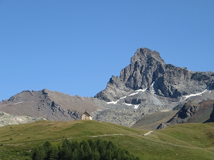 Across the Alps - Ivan Peri - The beautiful summit of Tete Noire in Parc Naturel Regional du Queyras.