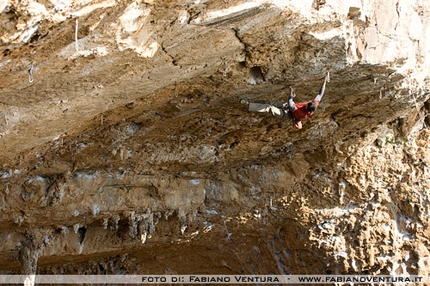Arrampicata: Gianluca Daniele sale Grandi Gesti alla Grotta dell’Areonauta