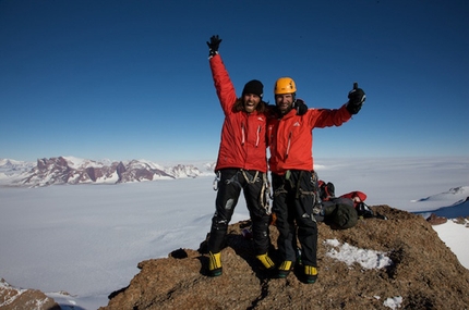 Antarctic - Thomas and Alexander Huber on the summit of 