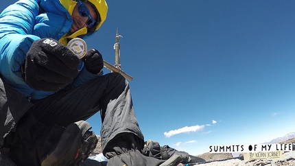 Kilian Jornet Burgada - Kilian Jornet Burgada in cima all'Aconcagua (6962m) durante il record di velocità di salita e discesa in 12 ore e 49 minuti.