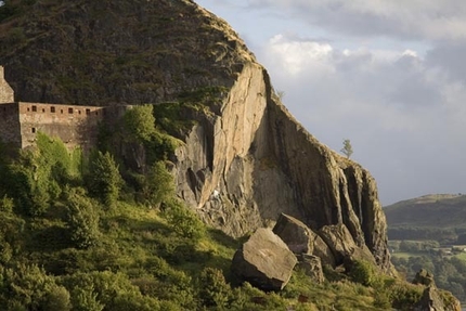 Dumbarton Rock - Dumbarton Rock, with the central crack-line of Rhapsody clearly visible. (Hot Aches Images)